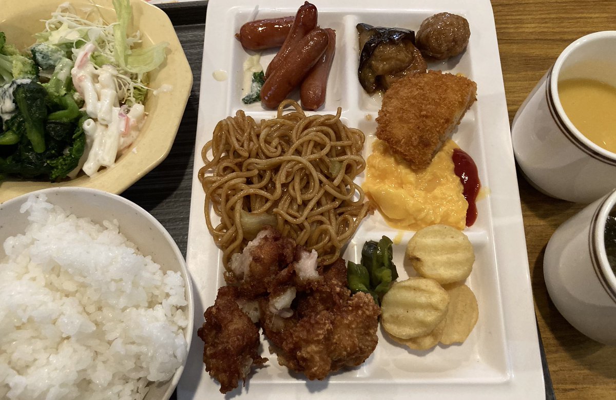 rojiroji15's tweet photo. 日曜なのに朝から労働したのでココス朝食バイキングでガッツリ補給🍚 https://t.co/2TXnQ9CgLq