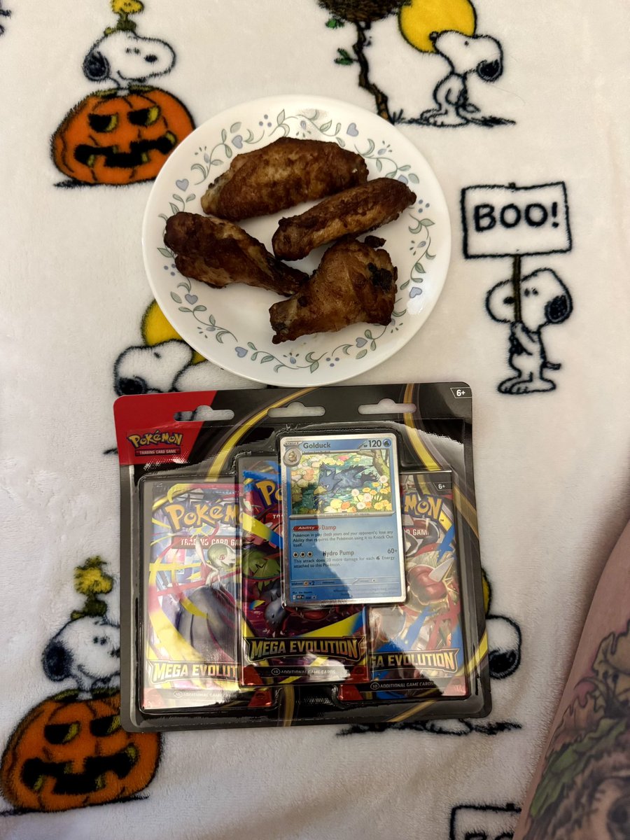 moonbreonbaby's tweet photo. I made chicken wings &amp; I’m gonna rip this mega evo blister and then FINALLY watch obsession tonight 🫣 IM SCAREDDD THO https://t.co/1MBF4sZYG9