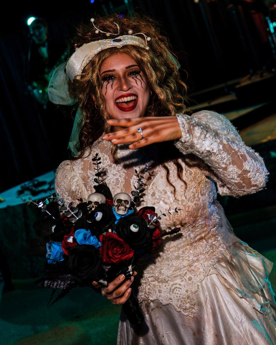 SeaWorldTexas's tweet photo. Looking for Sunday Funday plans? 👀 Spend the day enjoying the family-friendly fun of Spooktacular, then stay into the evening for the thrills of Howl-O-Scream! 🎃

Plus, today is the LAST DAY to grab a Pass for as low as $7.99 a month before prices go up tomorrow! https://t.co/APJ7REW9RM