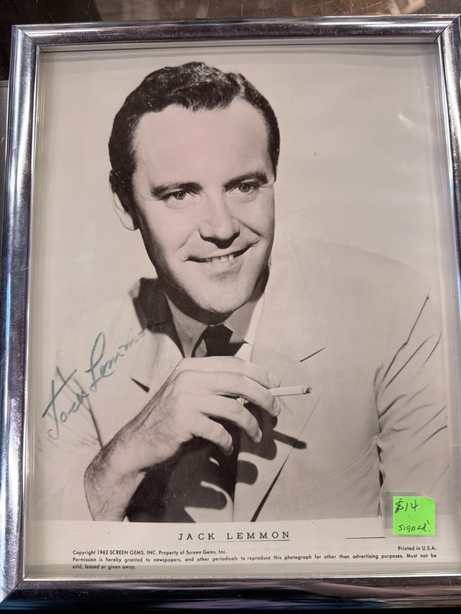 Condimentgrrl's tweet photo. Some of the goodies you can find at your local Thrift store. In this case, the Discovery shop off Piedmont Ave in Oakland (benefits the American Cancer Society). AN AUTOGRAPHED PHOTO OF JACK LEMMON FOR $14. 

We also have one of Claudette Colbert autographed. #JackLemmon #Thrift https://t.co/YTKlm7bncJ
