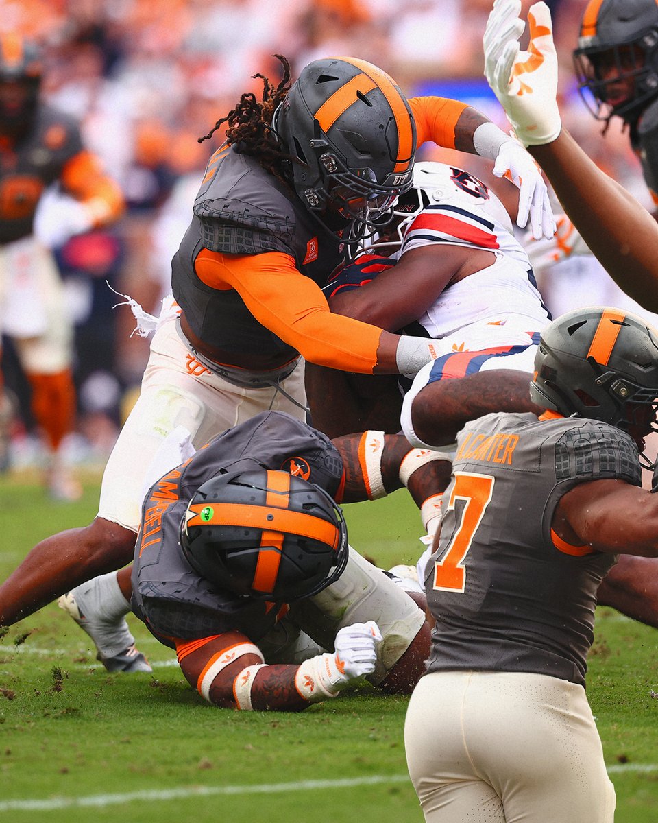 Vol_Football's tweet photo. defense had a day 

8 TFL | 4 Sacks | 3 Turnovers Forced https://t.co/Y1pSS1Edt3