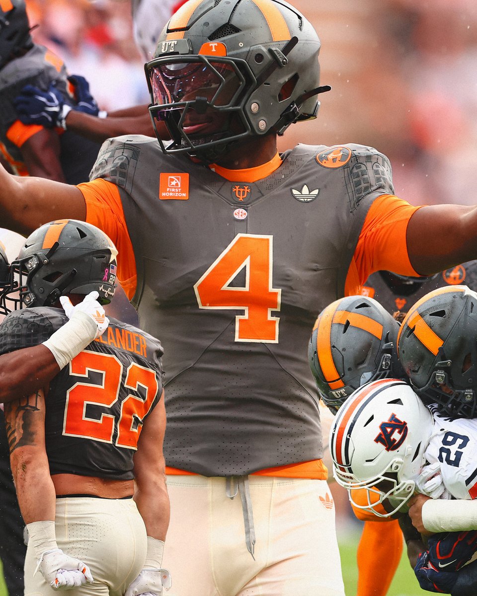 Vol_Football's tweet photo. defense had a day 

8 TFL | 4 Sacks | 3 Turnovers Forced https://t.co/Y1pSS1Edt3