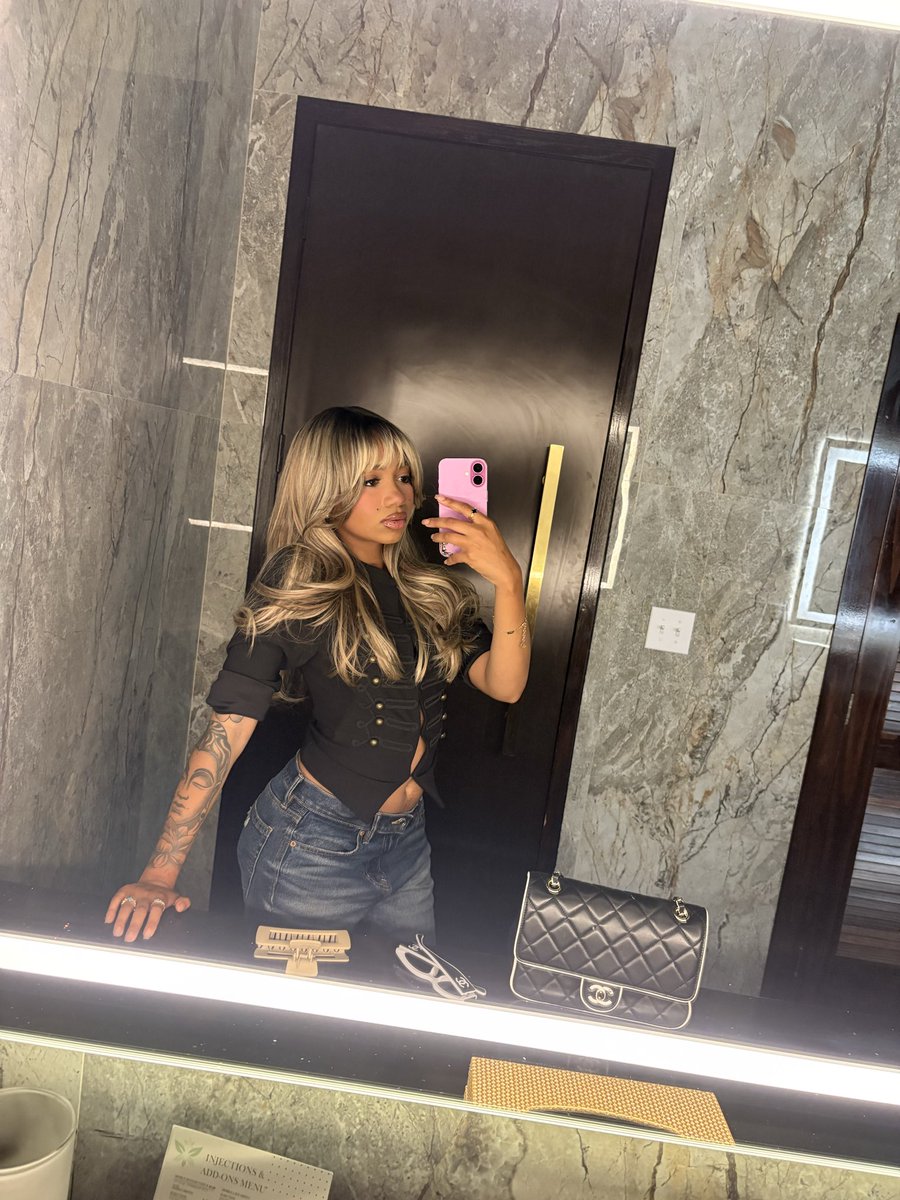 jherr_ii's tweet photo. Letting ya have the ginger rn 👱🏽‍♀️ https://t.co/0Sdef9vK7R