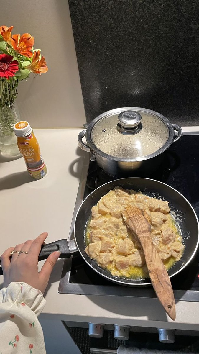 woldkzw's tweet photo. ⠀⠀
Fazendo o jantar de boas vindas para a Renee
⠀⠀ https://t.co/EifAPIRKsl