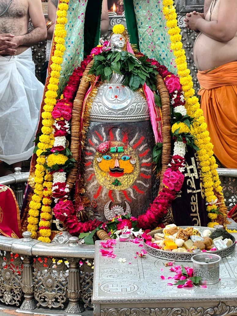 12Jyotirling's tweet photo. श्री महाकालेश्वर भस्म आरती दर्शन | 04.10.2026

Shri Mahakaleshwar Bhasma Aarti Darshan | 04.10.2026 https://t.co/Vf0hsZnLNh