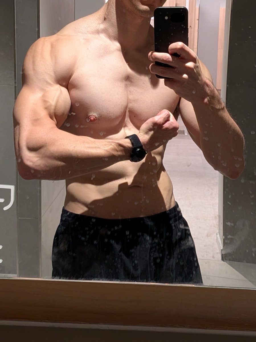 nrjfit's tweet photo. Fallback gym is a bit meh but at least the lighting in the bathroom is nice https://t.co/WFocG9030f
