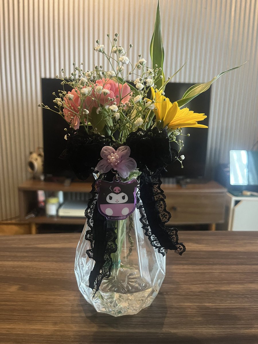 DPpHuga4yF44054's tweet photo. リボン、出来た
クロミバージョン
ガザツな母ちゃんがXのキレイな花の投稿を見て、こんなことをするようになったで
どうかな？気に入ってくれる？ https://t.co/JuU4XlbRRc