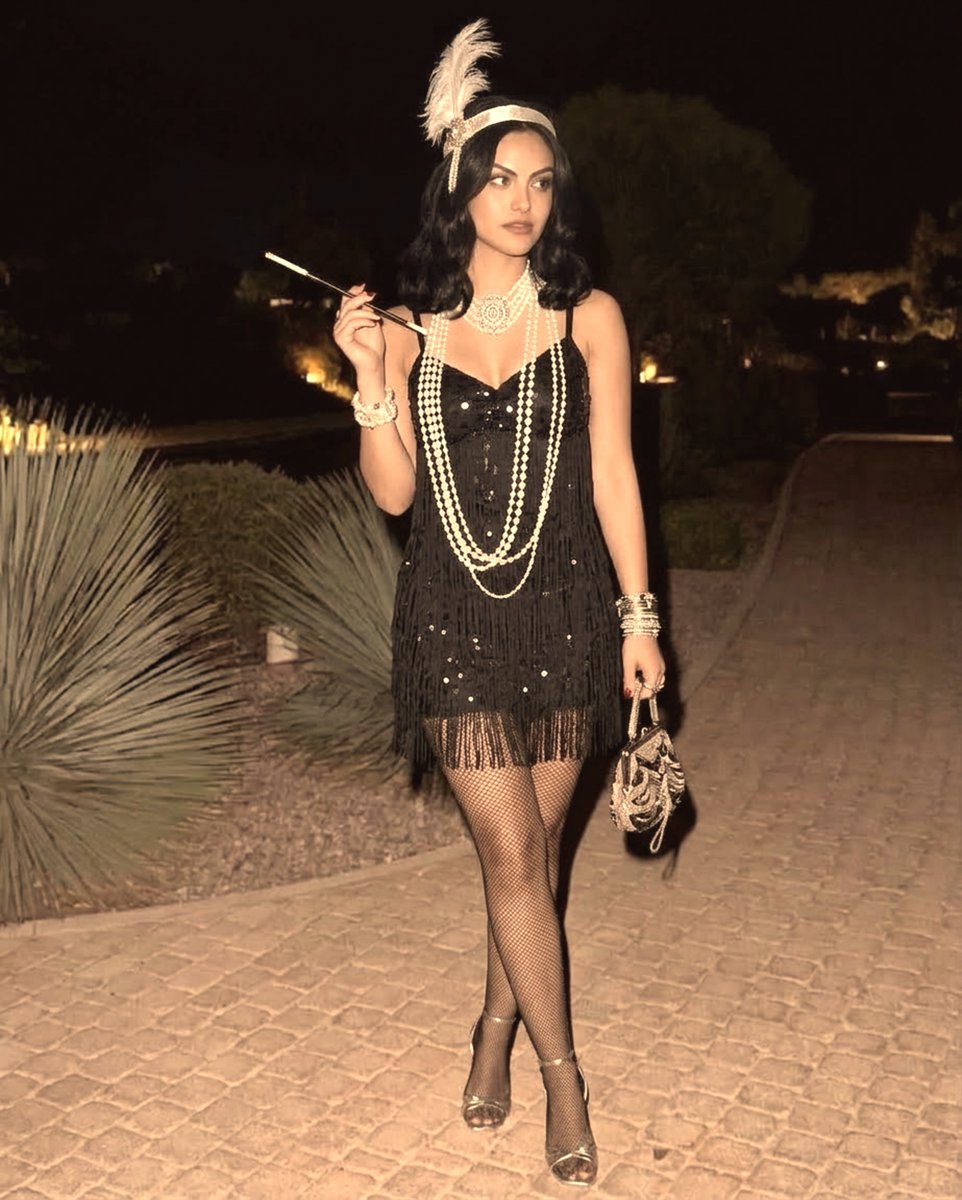 Velodgeluna's tweet photo. Ready to enjoy this Archie Andrews birthday party... 🥳🎉⏳
I went back to the 20s.
#Archiesbirthday
#Backintime
#1920s https://t.co/KazAyAeciX