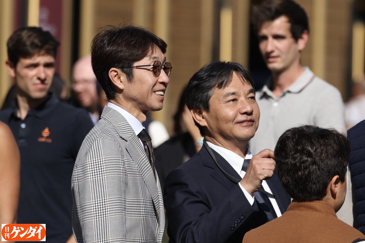 gendai_keiba's tweet photo. 仏のカメラ氏より。
ロンシャン競馬場を訪れた武豊騎手とメイショウタバルの松本好隆オーナーを。
凱旋門賞は１３時間後！
#凱旋門賞 #武豊 #松本好隆 #メイショウタバル https://t.co/u6y3dGN1TW