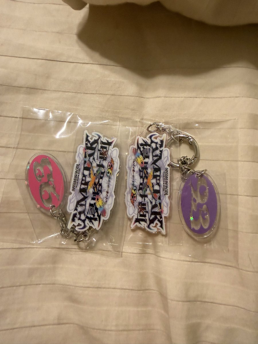 d_d_kj8's tweet photo. AMPTAK 侵略ツアー アプグレ 特典交換

譲💜、🩵🩷アクキー
求️💚アクキー

🩵の裏面が🩷になります。

10/4📣大阪(昼公演前)優先、郵送も可能です。
お気軽にお声掛け下さい
#AMPTAKグッズ交換 https://t.co/bZvUgjb7i3