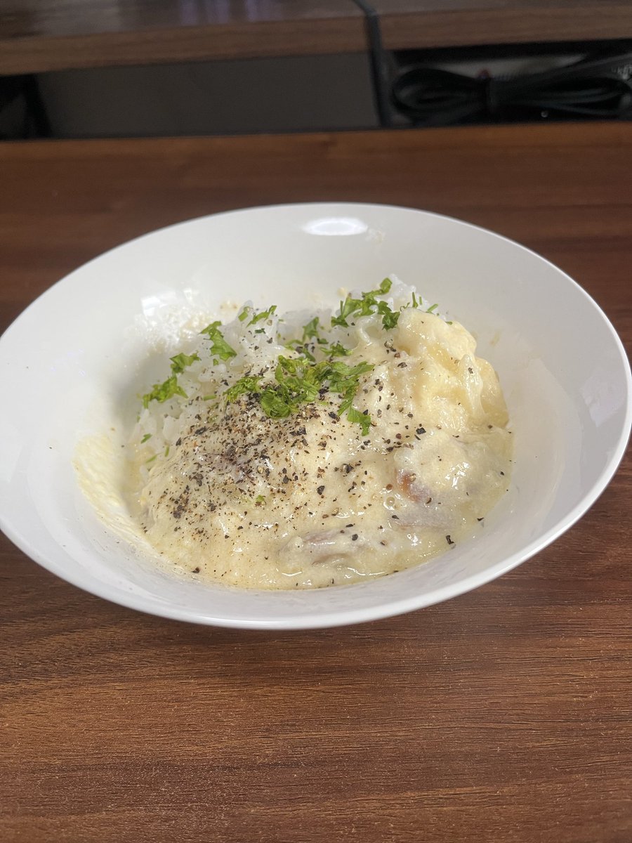tuginalu's tweet photo. #はらぺこみじゅグルメ
#朝ごはん
#飯テロ

なんか久しぶり���わせ朝ごはんにパスタ作ったわ😅

朝のパスタはスープカルボです。
〆は冷やご飯を放り込んで簡単リゾットです。

今日は１日お部屋に籠る予定...
とゆーか家から出たら地獄だ😫 https://t.co/vu7bXUkA3U