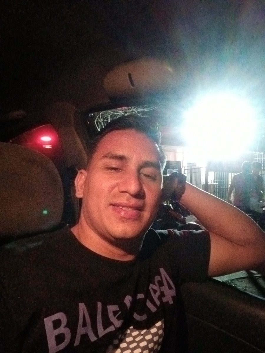 HectorF19614331's tweet photo. Pleno sábado y sin plan 🥲🥲🫩 https://t.co/vpDLo8bM8h