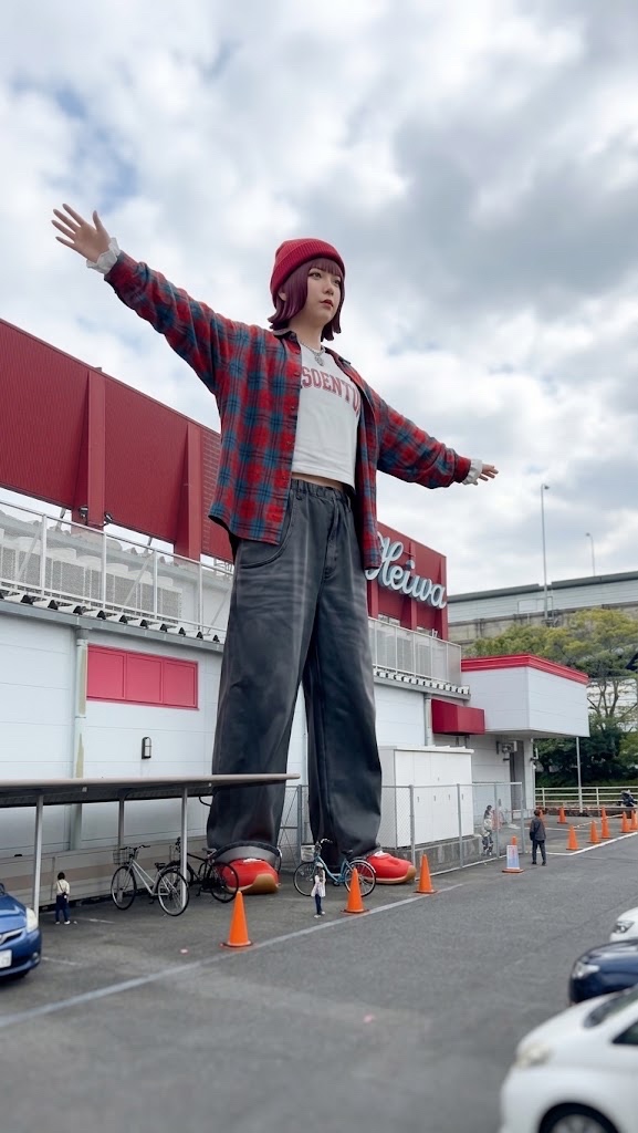 nachihitotose's tweet photo. 【襲来】

愛知県名古屋にある
パチンコ屋さんで名古屋の
ナナちゃんみたいに巨大化した
女演者が生配信をしているらしいww

#プレイランド平和大治店　ᴾᴿ

https://t.co/97Mt1idqm0 https://t.co/3pTDv1ccsK