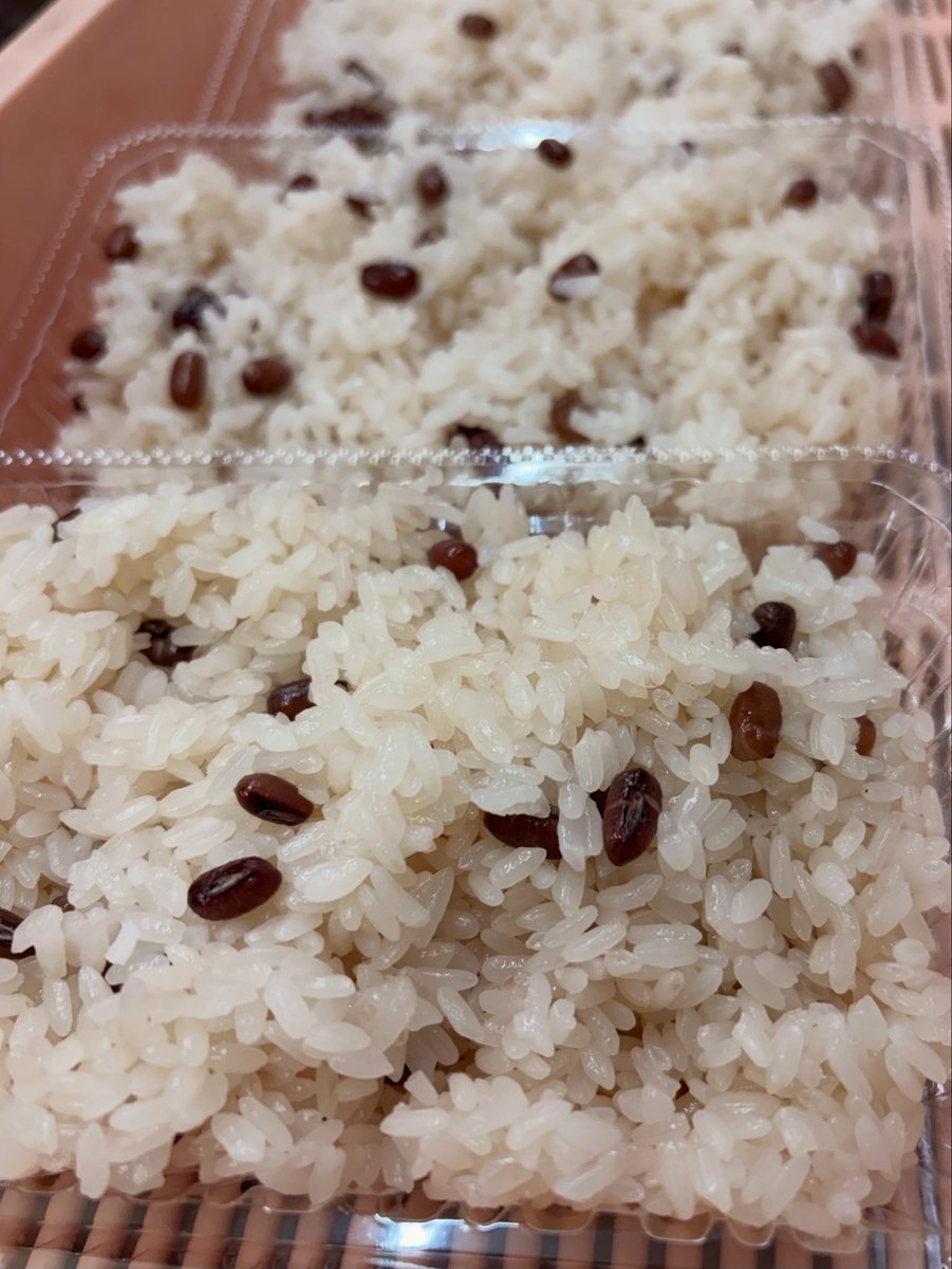 naraya_sweets's tweet photo. 2026年産新米入荷
「新米お赤飯」
少量ですが
お店売りございます
白のし餅、よもぎたっぷり��餅
草大福も新米で製造しています。
お電話でのお取り置きok
0554436307
#メイドインヤマナシ
#手づくり和洋菓子ならや
#山梨スイーツ
#都留市
#ならや https://t.co/bHWTXL3LAK