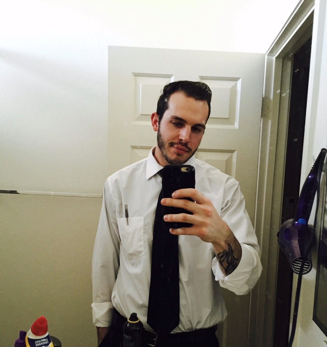 RealJGBanks's tweet photo. This is CRAZY

The first picture is when my girlfriend had just left me

Another account blown and had no money to pay rent

I felt like my life was over. Dead broke and about to give up on trading

Fast forward 9 years and it’s $40K Weeks

I married my dream wife

And living my dream life

Maybe you’ll see this maybe you won’t.. it all works out in the end
