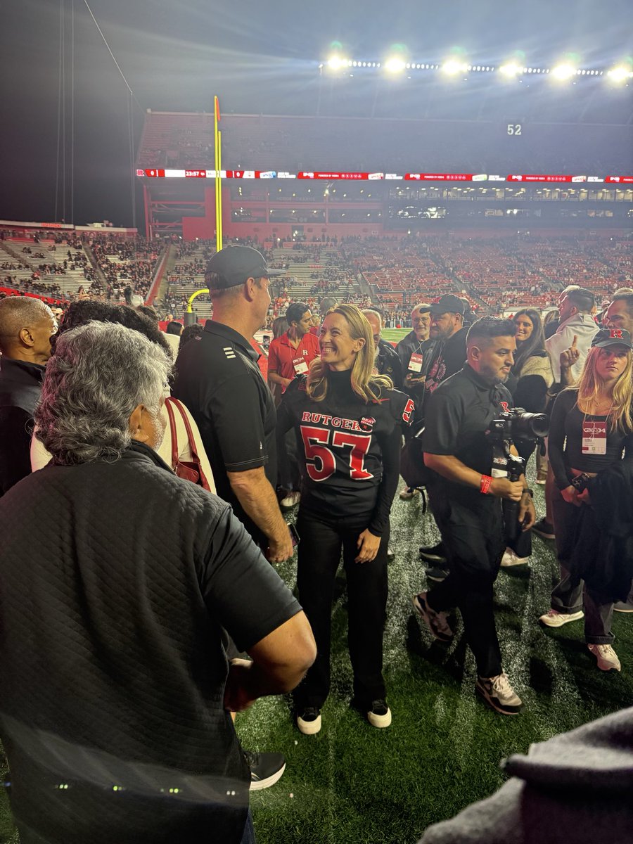 RutgersOn3's tweet photo. New Jersey Governor Mikie Sherrill is in the house for Rutgers / Indiana 🏈 

👉 https://t.co/LUik1i0jOR https://t.co/XvrRJnK4uh