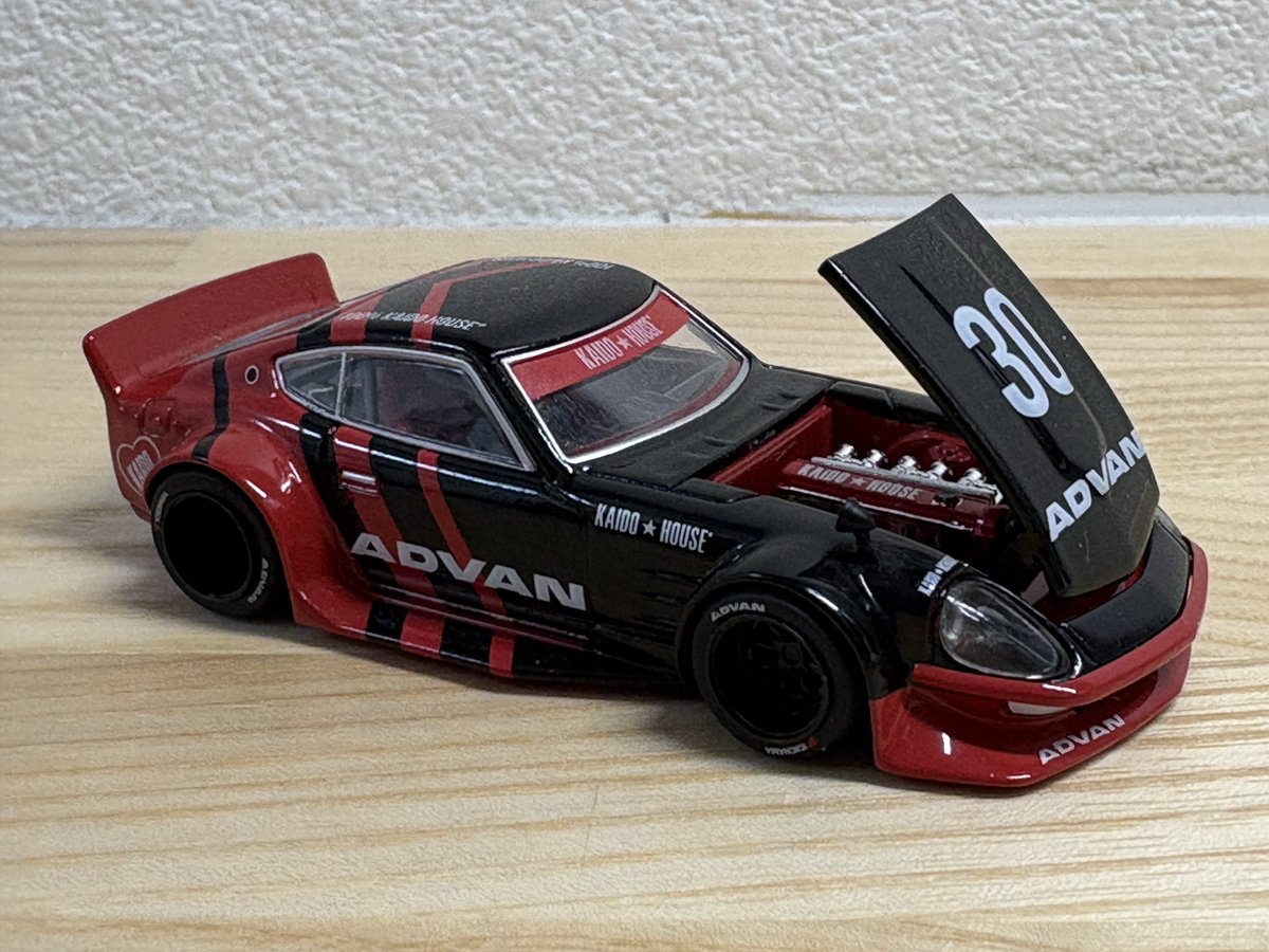 odomebase's tweet photo. お客様にミニカーを見せて頂きました。

POP RACE 1/64 HONDA NSX GT3 EVO22 KCMG BATHING APE

MINI GT 1/64 Nissan フェアレディ Z Kaido GT ADVAN

最近は、1/64スケールのミニカーが激戦区ですね。

＃POPRACE
＃NSX
＃ミニGT
＃フェアレディZ https://t.co/CERoZj3xaz