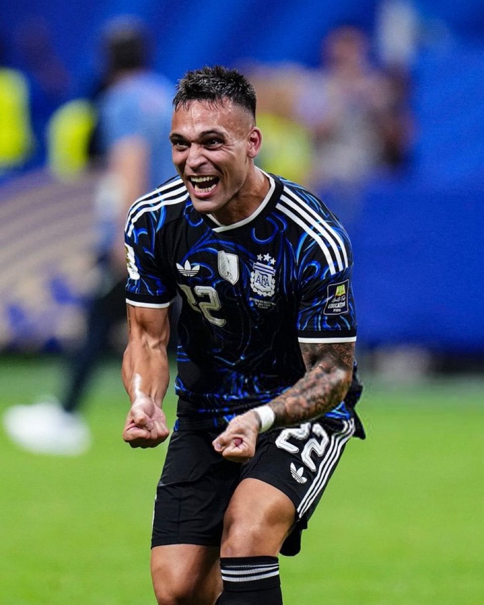 BongoBerta's tweet photo. 🇦🇷 LAUTARO MARTÍNEZ SE CONVIERTE EN EL TERCER MÁXIMO GOLEADOR DE LA SELECCIÓN

🐂 El Toro alcanzó al Kun Agüero, y ambos comparten el tercer lugar con 43 tantos https://t.co/C6Ky3cyVKg