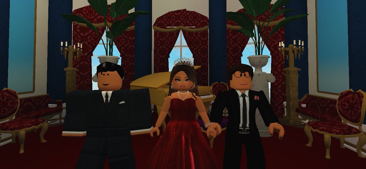 PhilhammondUKOB's tweet photo. What a wonderful evening at the Royal Ball at Buckingham Palace, hosted by Her Majesty The Queen @UKOBsophia . It was a real privilege to meet Her Majesty, the Prime Minister , a former Prime Minister my Chancellor, @EzeralthorpUKOB . A truly memorable evening filled with fun. https://t.co/p5f9pRaINz