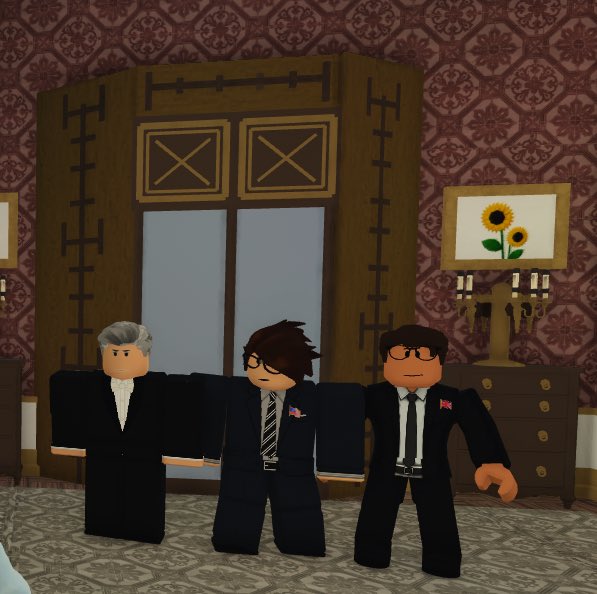 PhilhammondUKOB's tweet photo. What a wonderful evening at the Royal Ball at Buckingham Palace, hosted by Her Majesty The Queen @UKOBsophia . It was a real privilege to meet Her Majesty, the Prime Minister , a former Prime Minister my Chancellor, @EzeralthorpUKOB . A truly memorable evening filled with fun. https://t.co/p5f9pRaINz