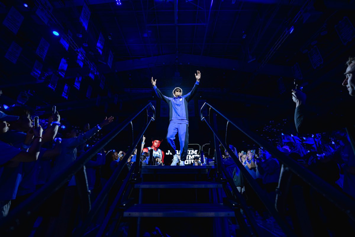DukeMBB's tweet photo. big back https://t.co/NeiVOjyg26