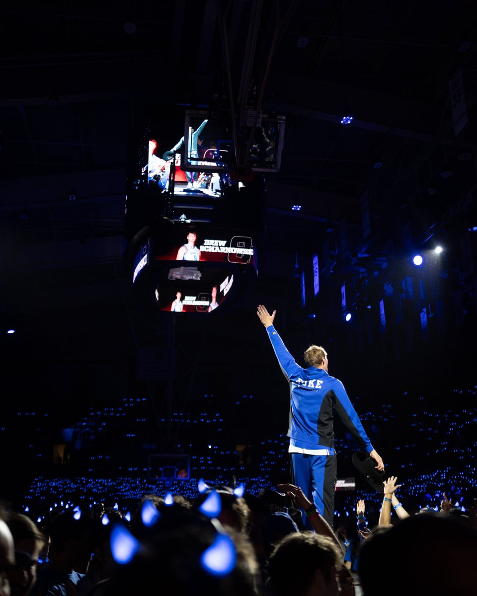 DukeMBB's tweet photo. big back https://t.co/NeiVOjyg26