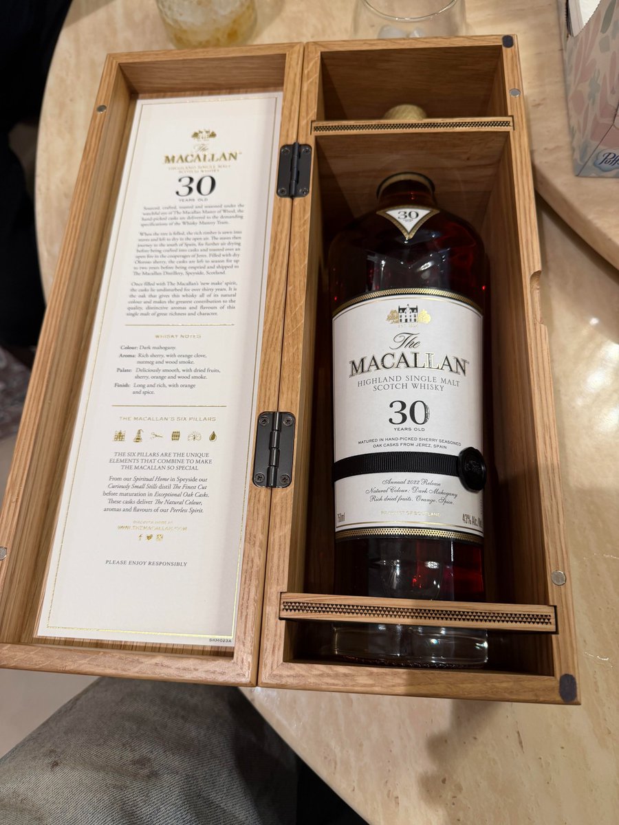 K_dragon_1217's tweet photo. 私はマッカラン30年が一番好きです
#お酒好き #洋酒 #ザマッカラン #マッカラン #高級酒 #晩酌の流儀５ #お酒写真 #贅沢な時間 #大人の嗜み #スコッチ #ウイスキー #ウイスキー収集 #ウイスキー鑑賞 #マッカラン #シングルモルト #お酒 #晩酌 #家飲み #宅飲み  #マッカラン30年 #ザマッカラン30年 https://t.co/G5kmzNOoXn