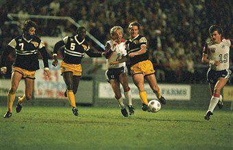 Steve1T's tweet photo. #OnThisDay in 1984 – #ChicagoSting captured its 2nd #SoccerBowl trophy after defeating hosts #TorontoBlizzard, 3:2, in 2nd game &amp; clinched #NASL Final Series, before 16,842 fans, at Canada's Varsity Stadium. Pato Margetic scored twice for #Chicago. https://t.co/7yGwYZPPUo