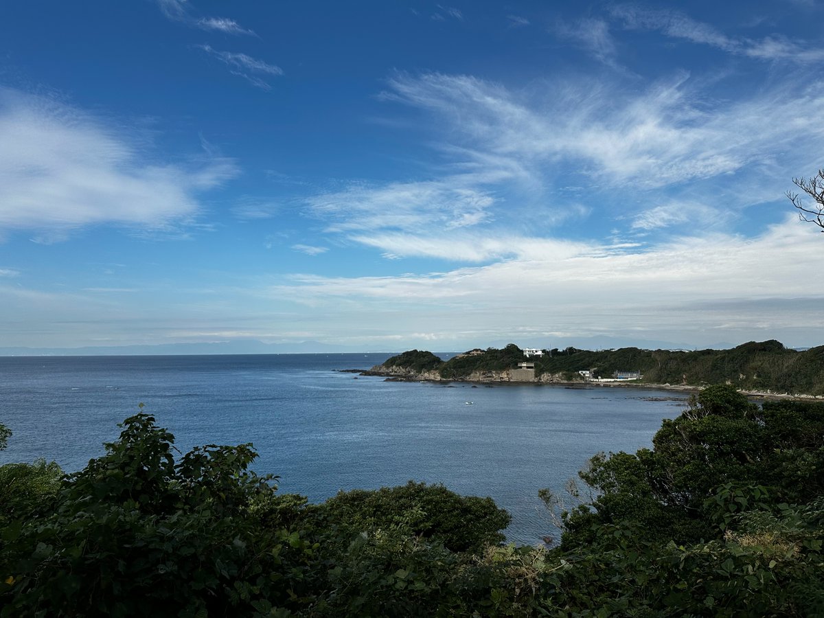 thecliff_2023's tweet photo. 空の高いところに綺麗な雲が並んでいます！
まさに秋空のソレイユの丘　The CLIFF CAMP&amp;BBQ！

久々に満床のキャンプ宿泊でした！
たくさんのご来場ありがとうございました。

日曜日はサイトに余裕があり〼！
宿泊はもちろん、日帰りでのご利用も可能です！

手ぶらBBQは当日空き席ございます！ https://t.co/iwFPBBLZgu