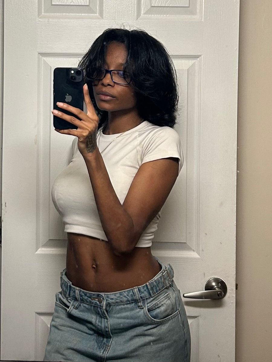milkmuva's tweet photo. like the moon https://t.co/WmruLgqpHu