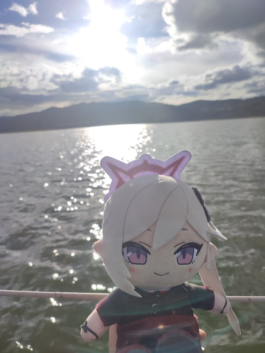 WonderKufufu's tweet photo. We went into a lake. https://t.co/KpnKtGWGcs