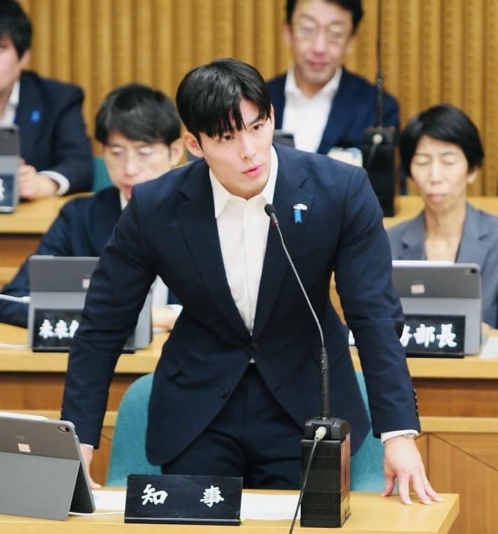 kongai_san2's tweet photo. ガチイケ福井県知事の
経歴がエグすぎる…

・35歳当時最年少で知事当選
・元外交官
・マッチョ
・イケメン

国政に打って出て
悪法"不同意性交等罪"を
是正していただきたい

2枚目完全にラオウですやん https://t.co/WzldTH7nTM