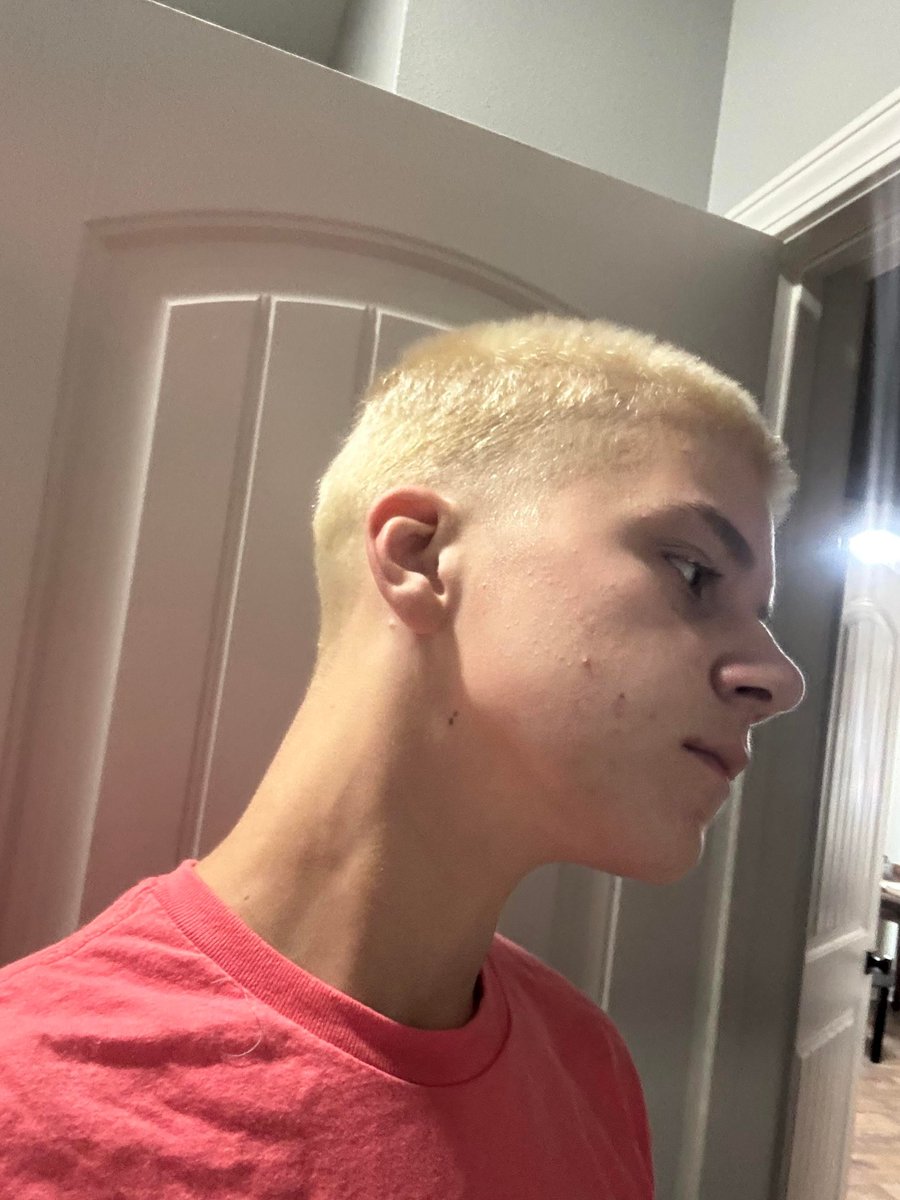 DavidogKS's tweet photo. Did I go to short? #gay #haircut #teen https://t.co/C5L6nQHfXa