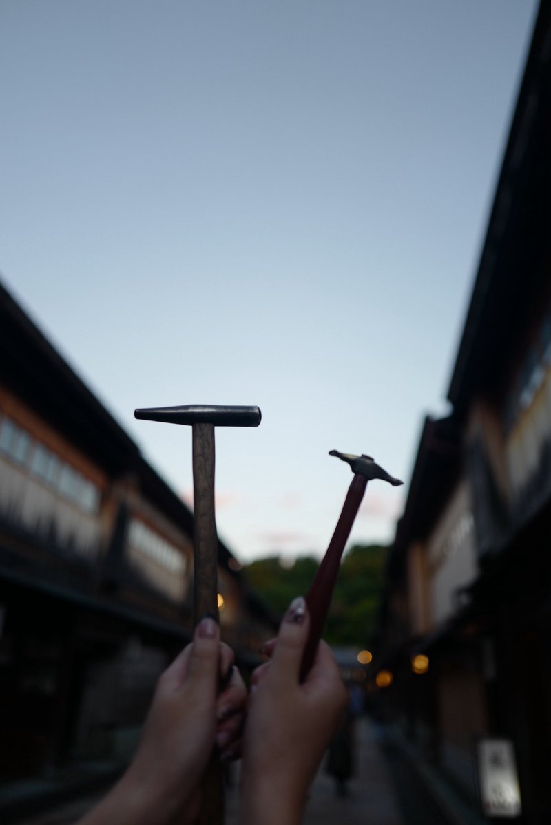 aisorashi's tweet photo. おはようございます🌤️
本日は職人がお作りいたします💍🔨
是非お気軽にお立ち寄りくださいませ☺️

#指輪づくり #手作り指輪 #アイソラシ #aisorashi #金沢旅行 #ひがし茶屋街 #金沢観光 #石川旅行 #結婚指輪 #婚約指輪 #マリッジリング #オーダーメイド #ハンドメイド #製作体験 #制作体験 https://t.co/XYPPxHEZKO