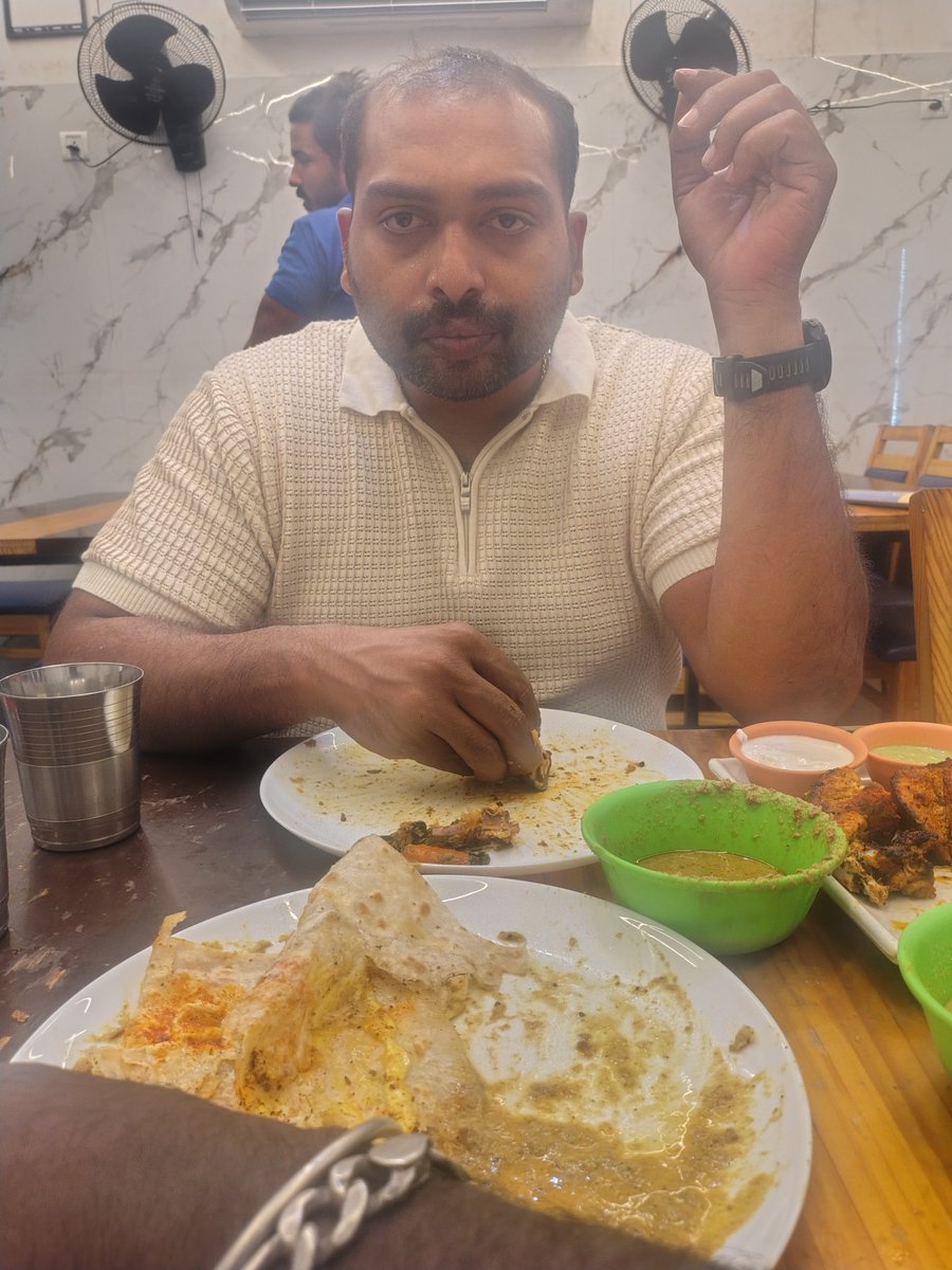 vanhelsing1313's tweet photo. @Rhythm_Reverie_ மாம்ஸ் கூட போனாலே ராஜ விருந்துதான்.. ஒரே விஷயம் காலில் சக்கரத்தை கட்டிட்டு சுத்தணும்..  ஒரு முக்கியமான நிகழ்ச்சியை ரத்து பண்ணிட்டு நேரம் ஒதுக்கினார்.. மாம்ஸ் எப்பவும் தங்கம்தான்..❤️😍😍
#WeMetOnTwitter https://t.co/F2iRIeYuX6