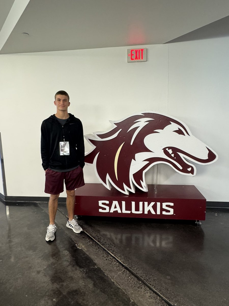 CooperSchimmel1's tweet photo. I had a wonderful time experiencing @SIU_Football and it’s incredible atmosphere today! Thank you so much to @CoachLindauer10 for the gameday invite! 

@NorthviewFball @DinerPod @Bryan_Ault @SidelinePreps @CoachYoungXFQB https://t.co/bvGh47eVdZ