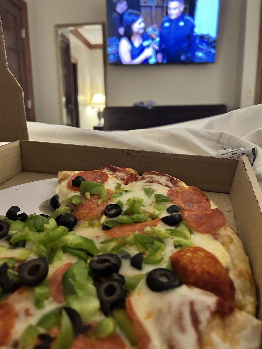 GroovyFlowerGrl's tweet photo. Dinner in bed. It’s been such a long day. https://t.co/iyoIDVdhGn