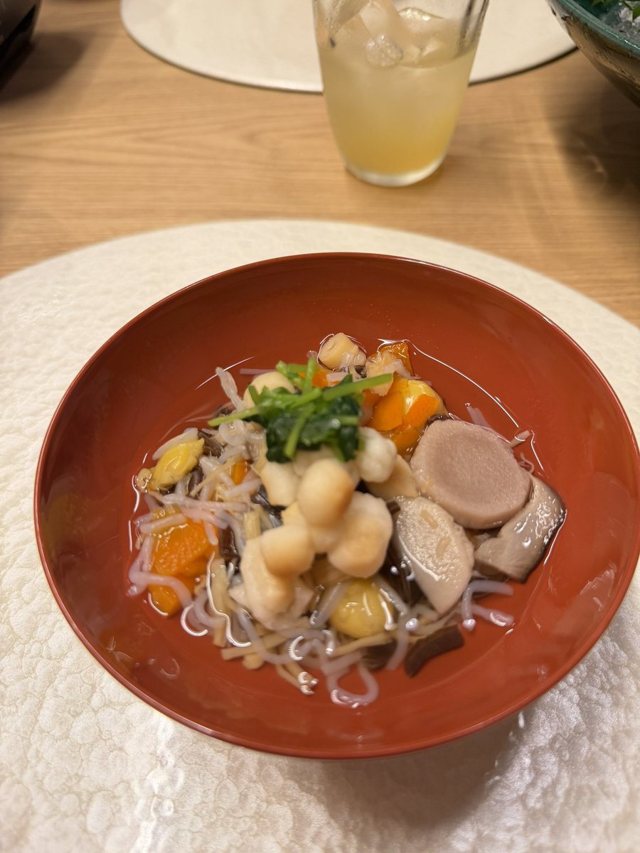 onsen_mami's tweet photo. 磐梯熱海温泉 守田屋♨️の夕食！
豪華な前菜や会津の郷土料理こづゆ、馬肉のしゃぶしゃぶなど、福島の美味しい料理が食べれます🤤
馬肉のしゃぶしゃぶは、初めて食べましたが！柔らかくて美味しかったです!! https://t.co/lp6MF6rtU5