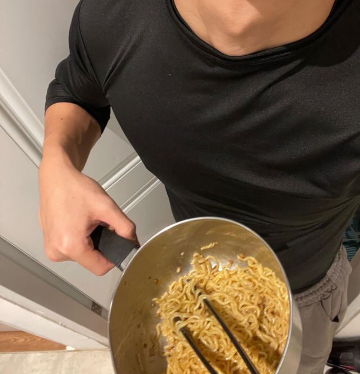 Relliii_0's tweet photo. How it feels to cook as a boy https://t.co/qOCBLfMEJP
