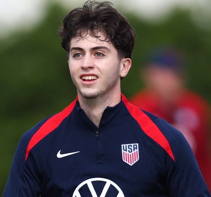 lovbg11's tweet photo. Brian in the US national team, oh my god 😍😍😍 https://t.co/cvs2ITq5lH