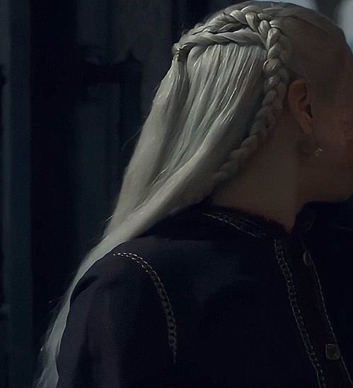 B73300Blue's tweet photo. Viserys II remembered his mother like this: https://t.co/RcI8XcScUD