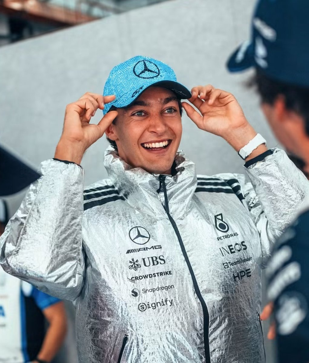 MercedesAMGPCF1's tweet photo. George’s sparkly cap

✨🩵🩵 https://t.co/7kYr5WOErM