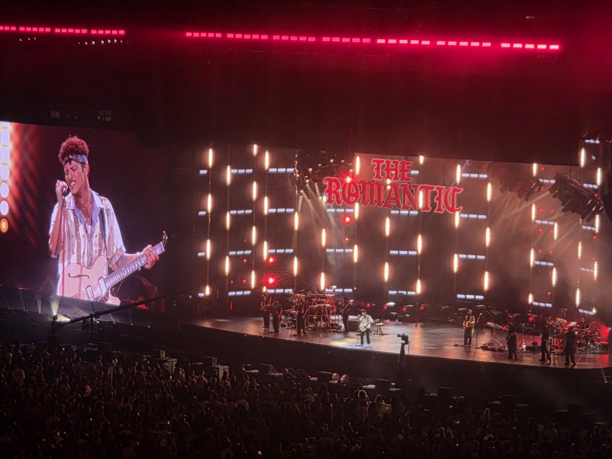 lSuper_'s tweet photo. Concert was insane 10/10 https://t.co/dfEeCmyKCW