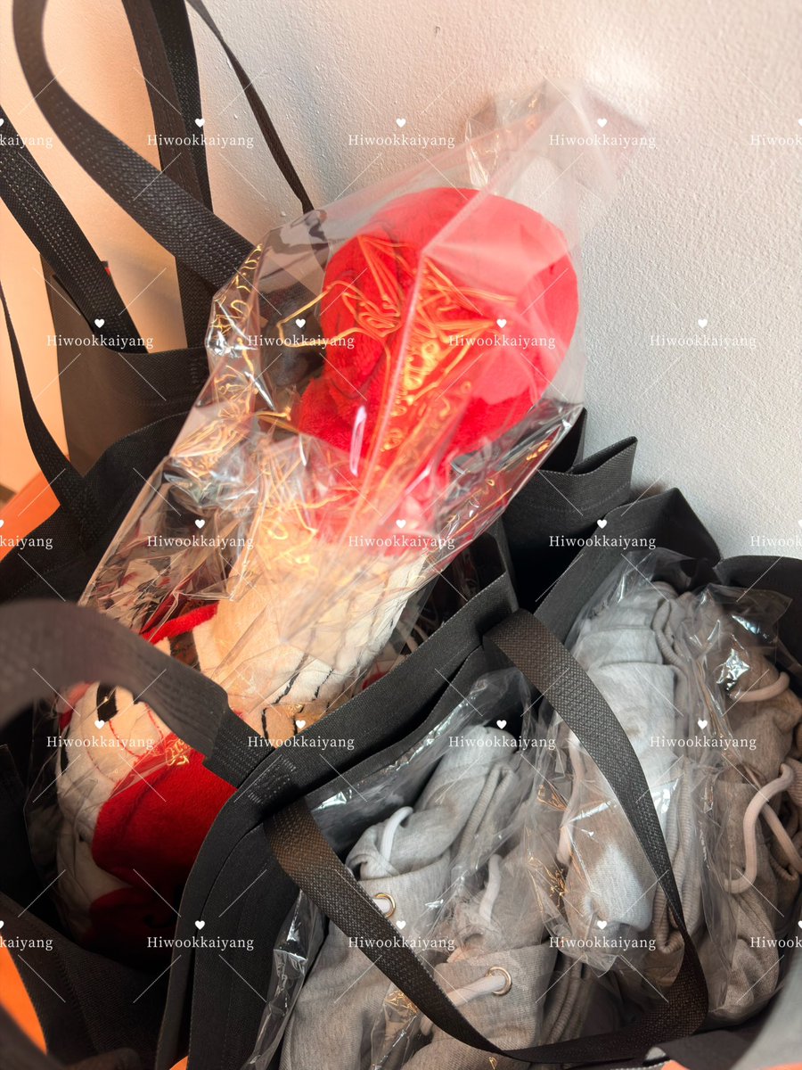 ookkaiyang's tweet photo. รับหิ้วคอนคูมอิงค์
#INK_SYNTHPHONY_CONCERT 
เราได้ของครบตามจำนวนทุกท่านนะคะ

เดี๋ยวจะแยกถ่ายรูปสินค้าส่งในแชท
และจัดส่งให้ทันทีเลยนะคั้บ

✨ยังรับอยู่นิดหน่อยนะคะ สอบถามได้ค่ะ

ขอบคุณลูกค้าทุกท่านมาก ๆ นะค้า🙇🏼‍♀️🙇🏼‍♀️ https://t.co/gNO9W073kB