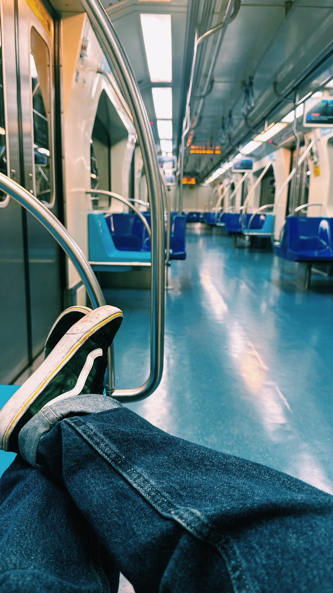 mx_max_'s tweet photo. como ta a vida do trabalhador, chegando em casa 3am https://t.co/qisUGD3hPM