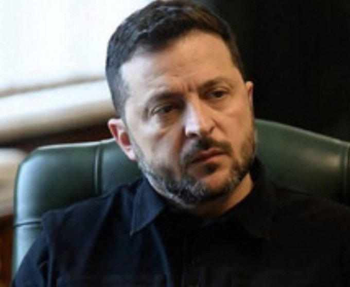 rebew_lexa's tweet photo. Laut Zelensky hat Russland in dieser Woche 2.200 Drohnen, 1.650 gelenkte Luftbomben und 38 Raketen auf die Ukraine abgefeuert.

Wie viele Waschmaschinen das wohl waren, aus denen die Halbleiter ausgebaut wurden? 🤔 https://t.co/rJULGye7er