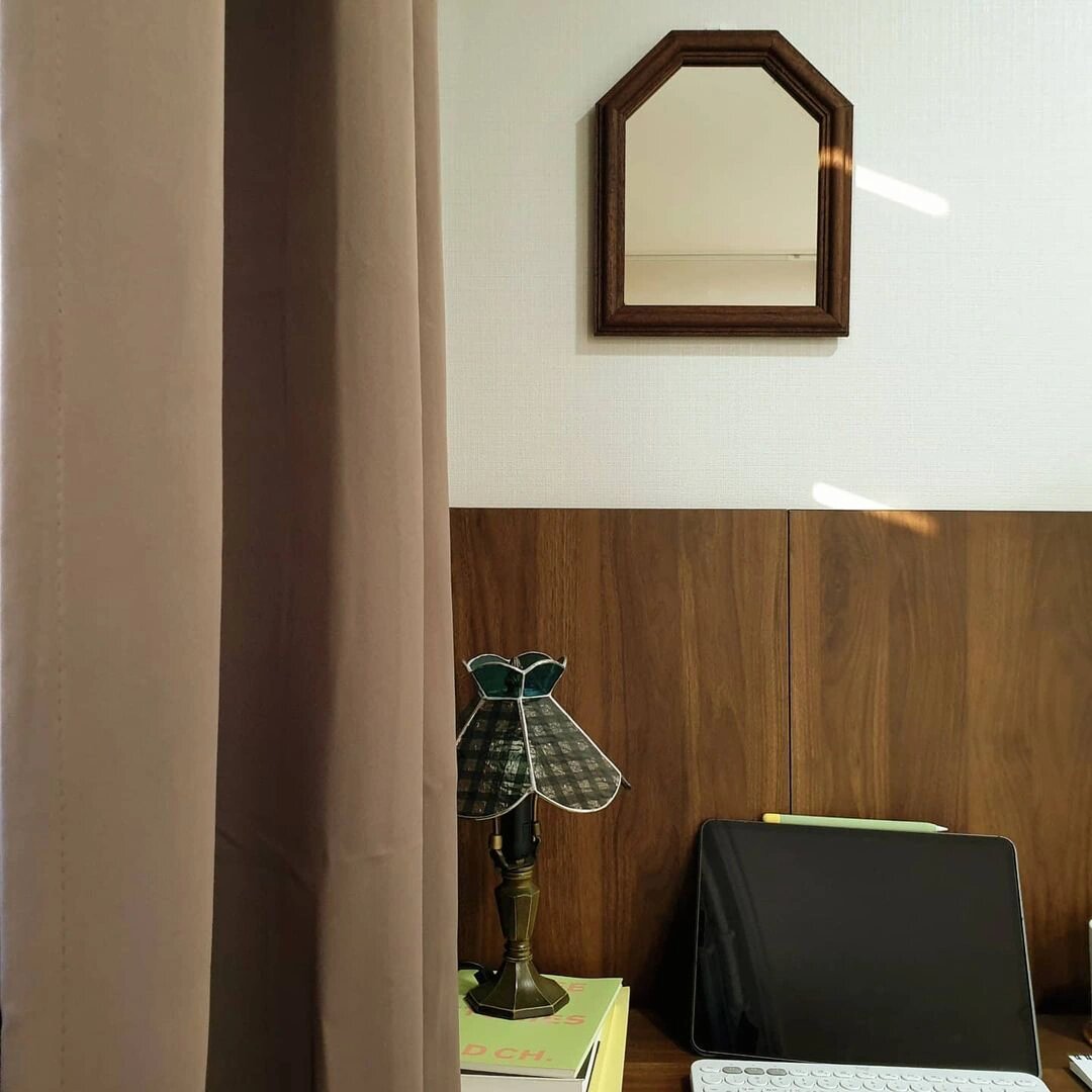 MagneticMasjcy's tweet photo. [In a cozy nook, a brown斡仿-style teacup sits on the table, spreading warm vibes slowly.]，不对，得确保是英文且自然，重新来：推文内容：[A brown斡仿-inspired small ornament adds a warm, unique touch to the quiet corner of my desk.]， https://t.co/nszS0KtcLv