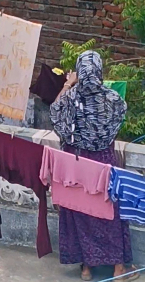 respect__girl's tweet photo. Yarala enna mari pakkatu v2thu akka ku kai la adipiga 🤤
Ava thanni kaiya pothum pothu apo photo eduthatu🥵 https://t.co/lXkMWPlgmm