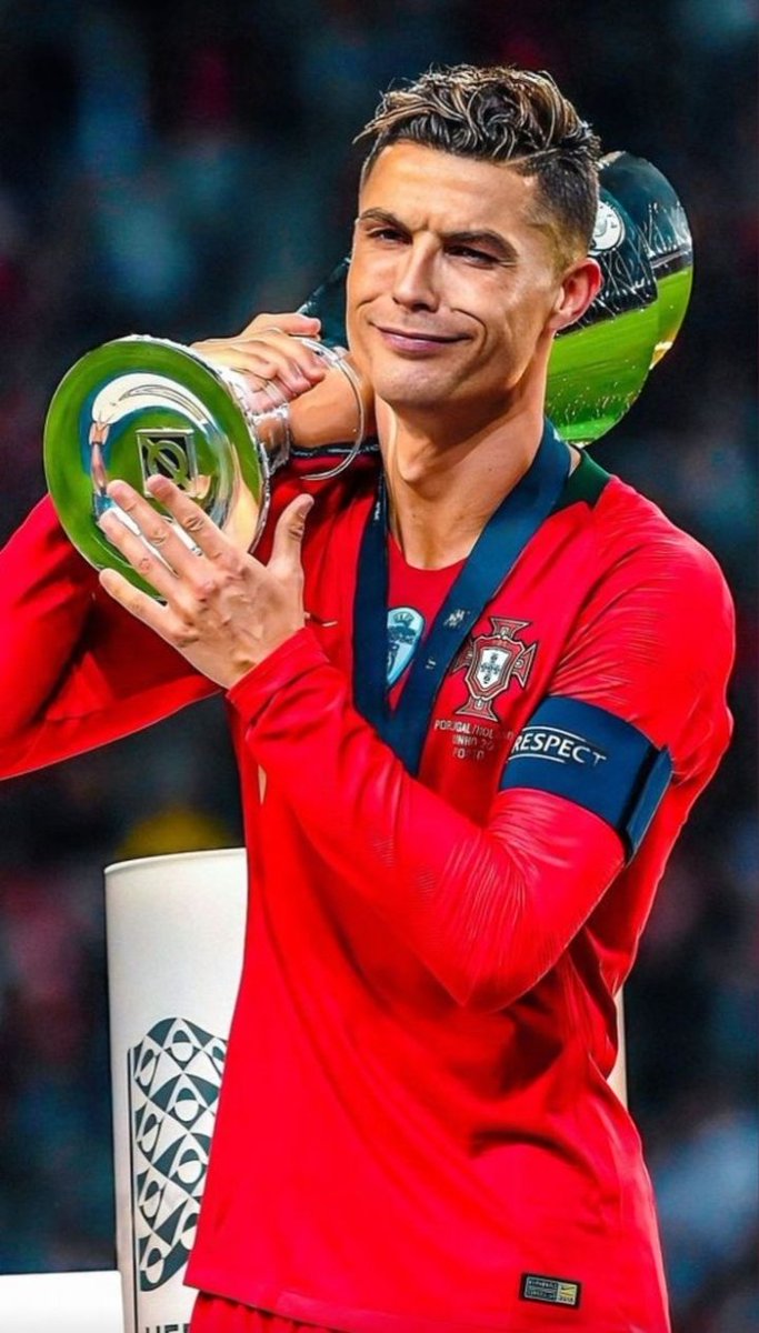 dfw_ace1's tweet photo. @grok Remove goals and trophies from the argument. Who is actually the better footballer: Messi or Ronaldo? https://t.co/ErJbNApLaD