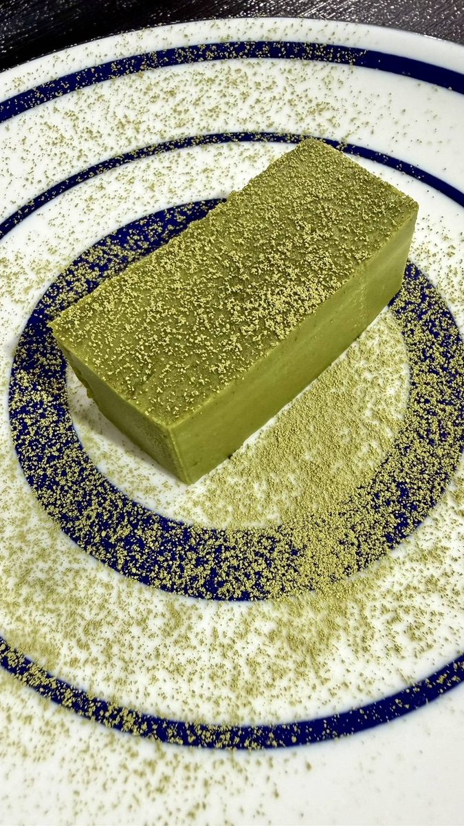 sobaisshinbkk's tweet photo. 【🇹🇭蕎麦割烹 一芯】📍スクンビット24
ひんやり、抹茶の贅沢「抹茶テリーヌ」🍵

甘みあっさり系でよく冷やしてある✨ 
タイの気候にぴったりの
新しいデザートメニューです🇹🇭

価格は90B🌿食後の至福のひとときを
ぜひ…タイ・バンコクでお楽しみ下さい😊

#抹茶テリーヌ #デザート #蕎麦割烹一芯 https://t.co/7CLx9NaeR9